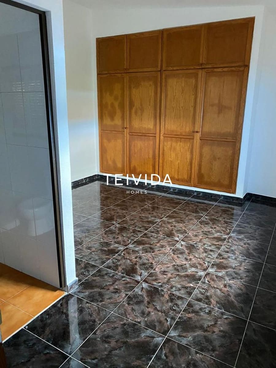 6 bedroom Villa for sale in San Cristobal de La Laguna with garage - € 430,000 (Ref: 9720699)