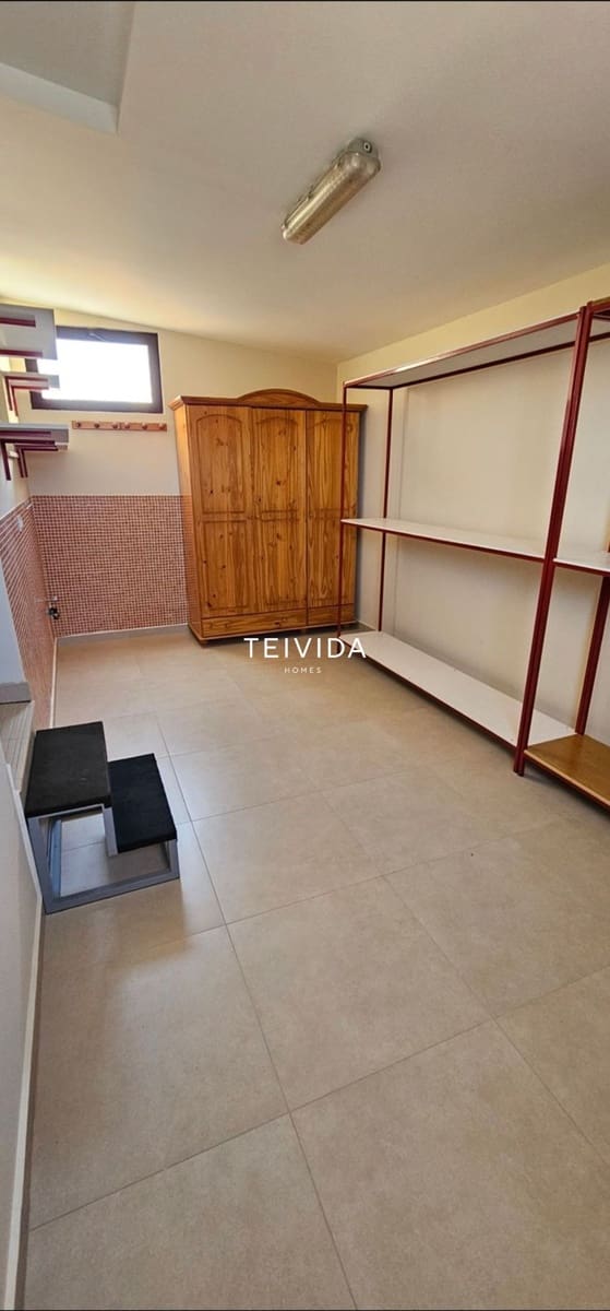 4 bedroom Townhouse for sale in Granadilla de Abona with garage - € 415,000 (Ref: 9737271)