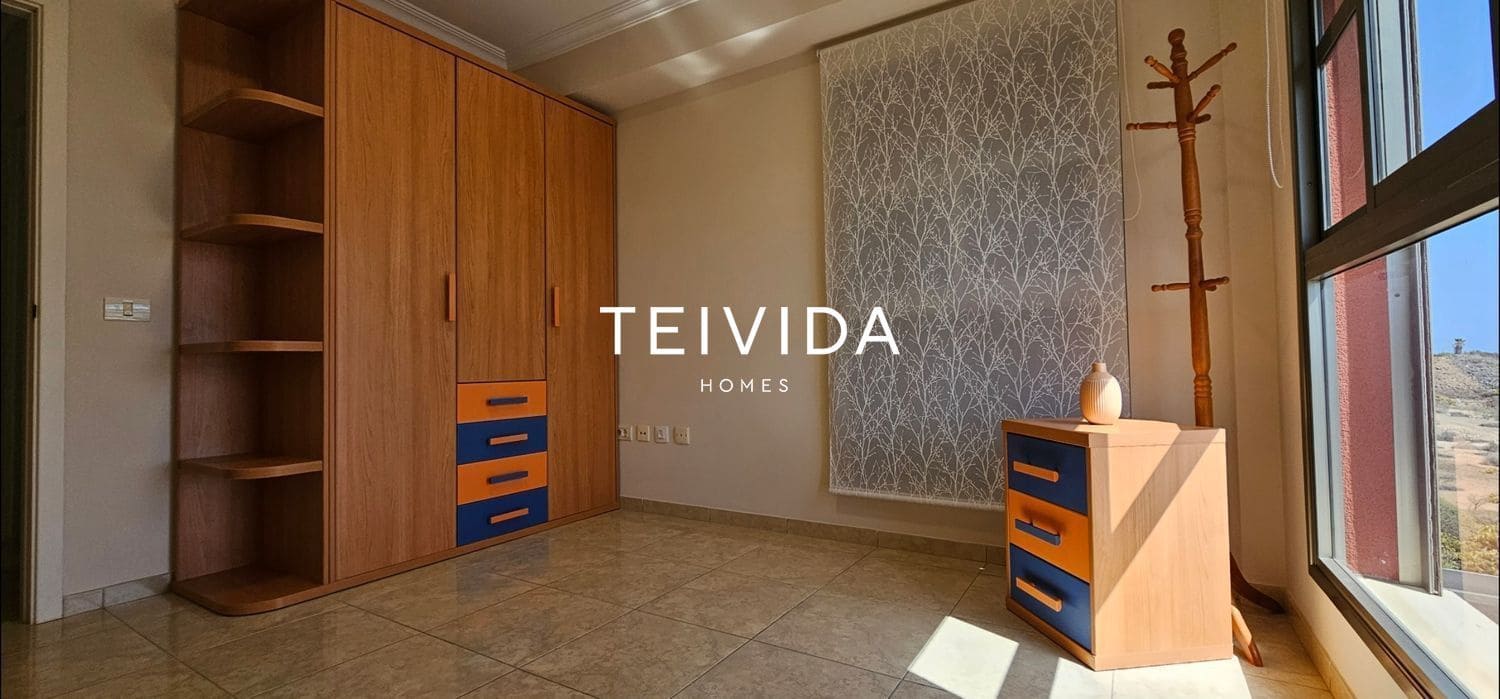 4 bedroom Townhouse for sale in Granadilla de Abona with garage - € 415,000 (Ref: 9737271)