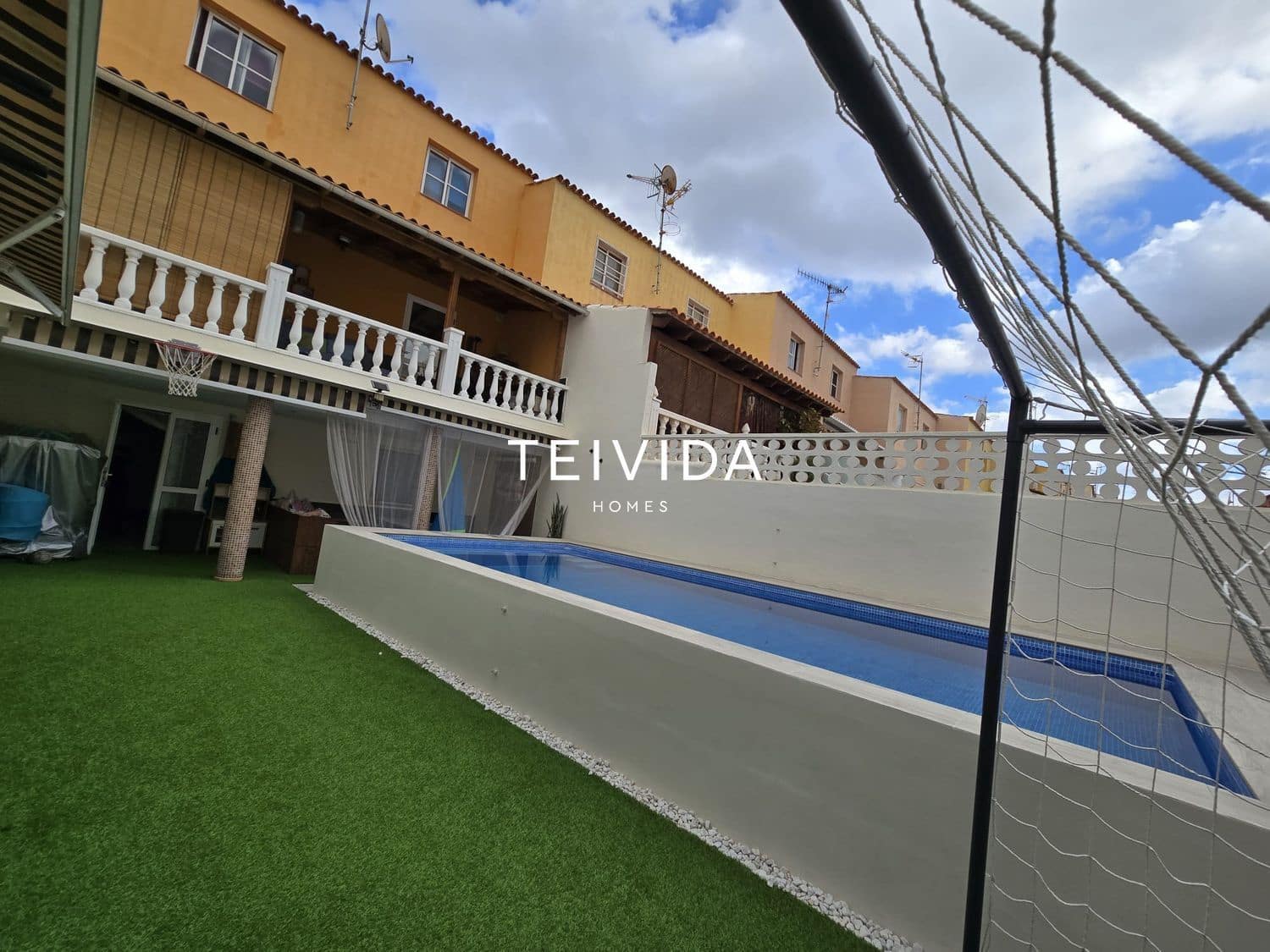 4 slaapkamer Huis te koop in Arona met zwembad garage - € 350.000 (Ref: 9776891)