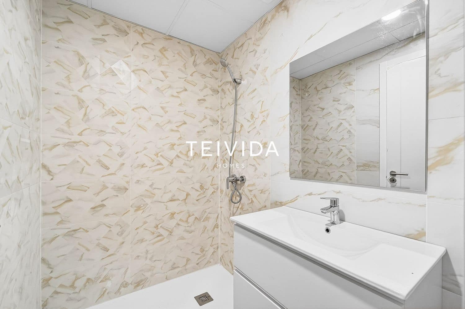 3 makuuhuone Asunto myytävänä paikassa Llano del Camello mukana uima-altaan 
autotalli - 327 600 € (Ref: 9782414)