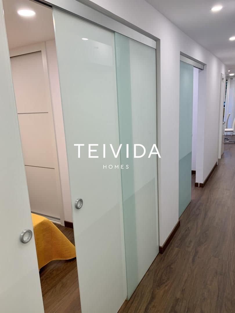 Piso de 2 habitaciones en Adeje en venta con piscina - 365.000 € (Ref: 9782416)