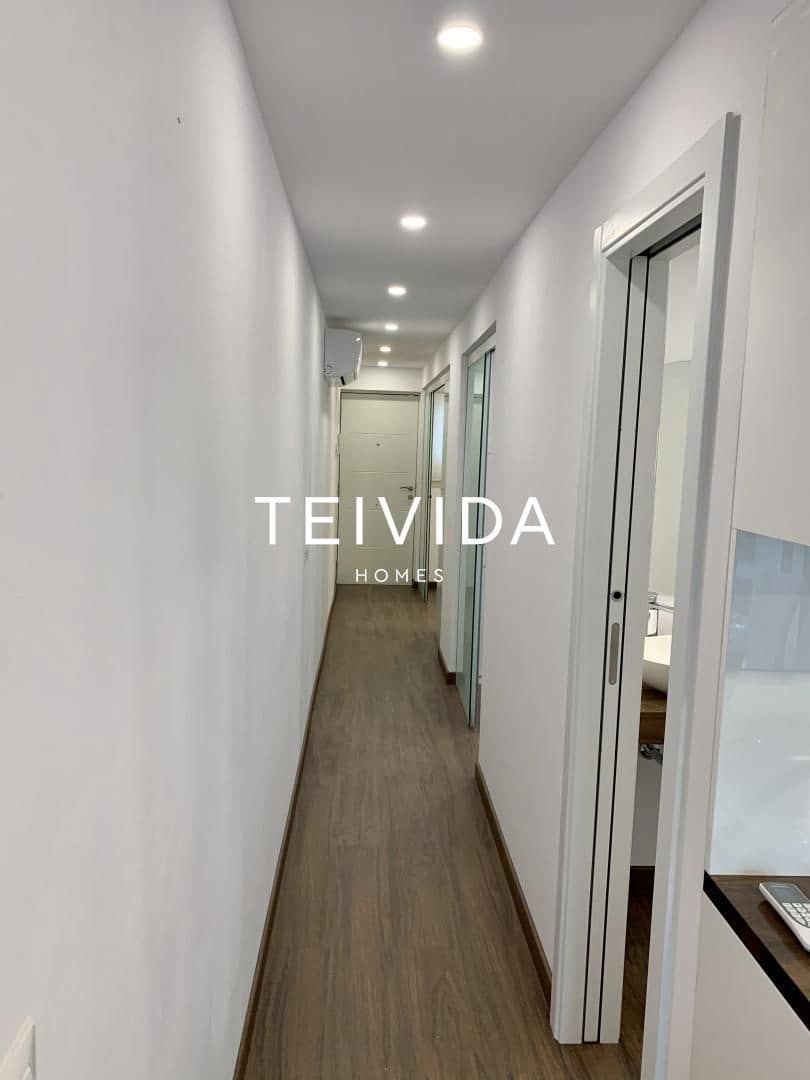 Piso de 2 habitaciones en Adeje en venta con piscina - 365.000 € (Ref: 9782416)