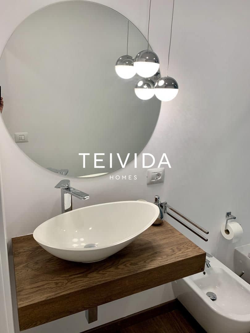 Piso de 2 habitaciones en Adeje en venta con piscina - 365.000 € (Ref: 9782416)