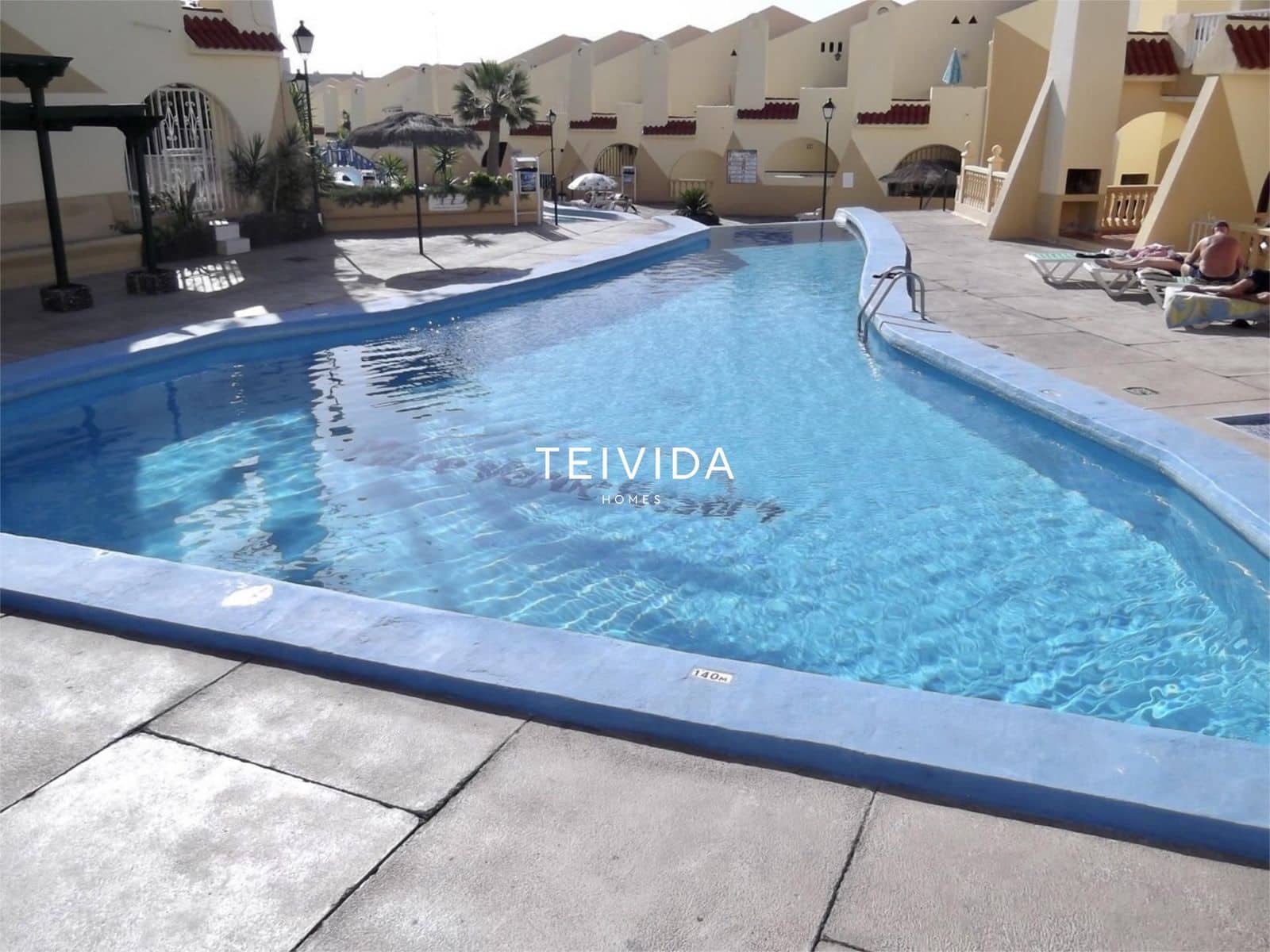 Piso de 2 habitaciones en Adeje en venta con piscina - 365.000 € (Ref: 9782416)