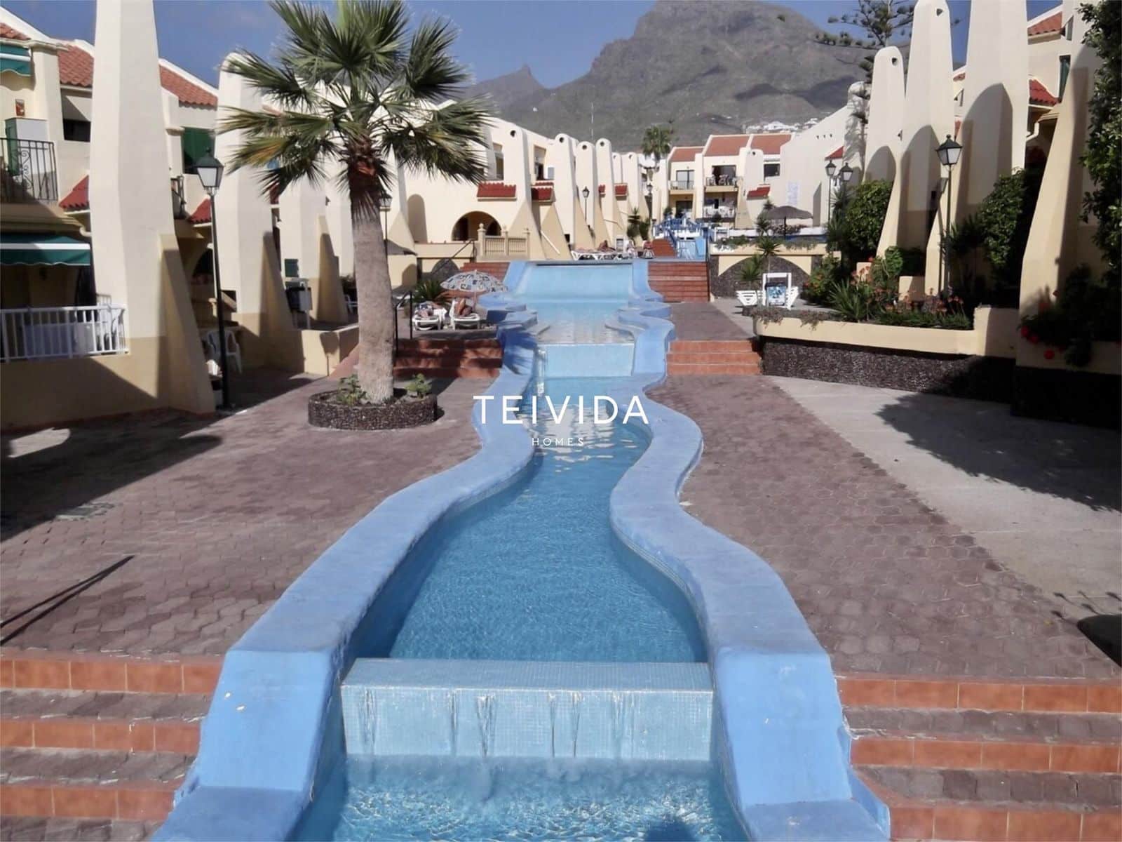 Piso de 2 habitaciones en Adeje en venta con piscina - 365.000 € (Ref: 9782416)