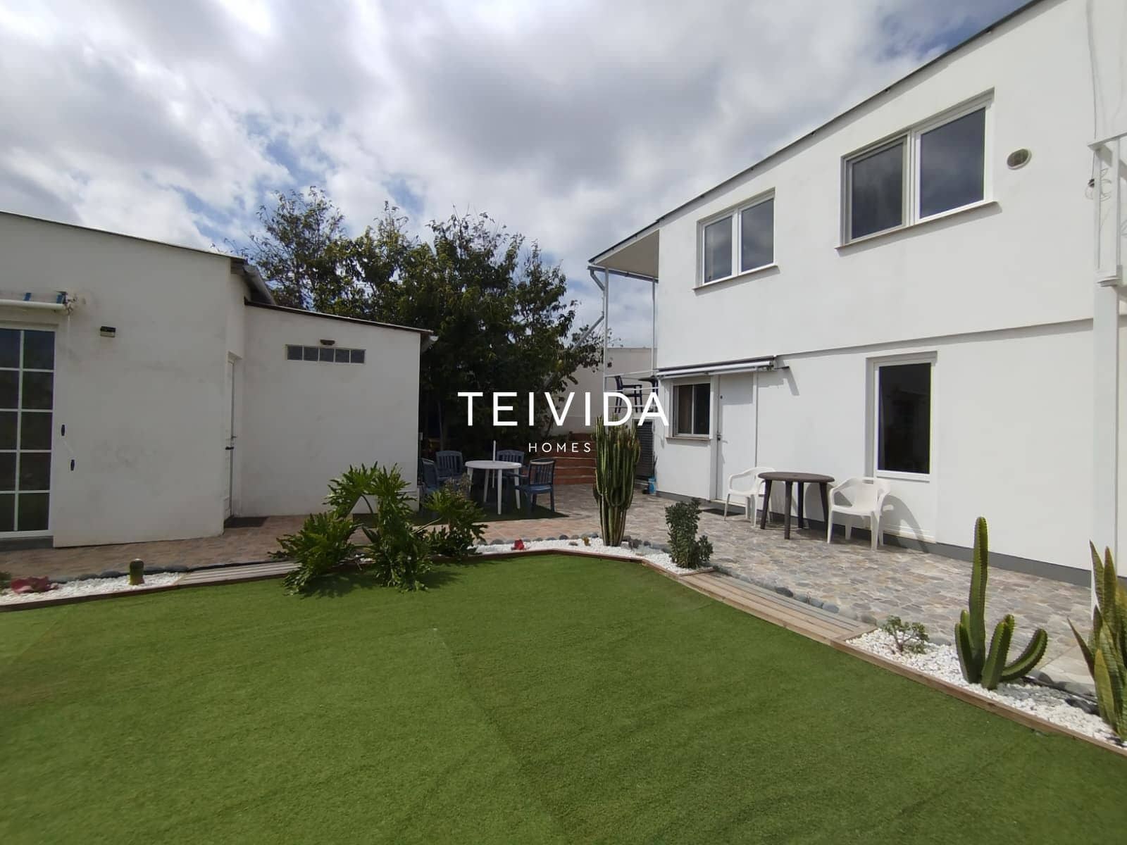 6 slaapkamer Villa te koop in Buzanada met garage - € 580.000 (Ref: 9782417)