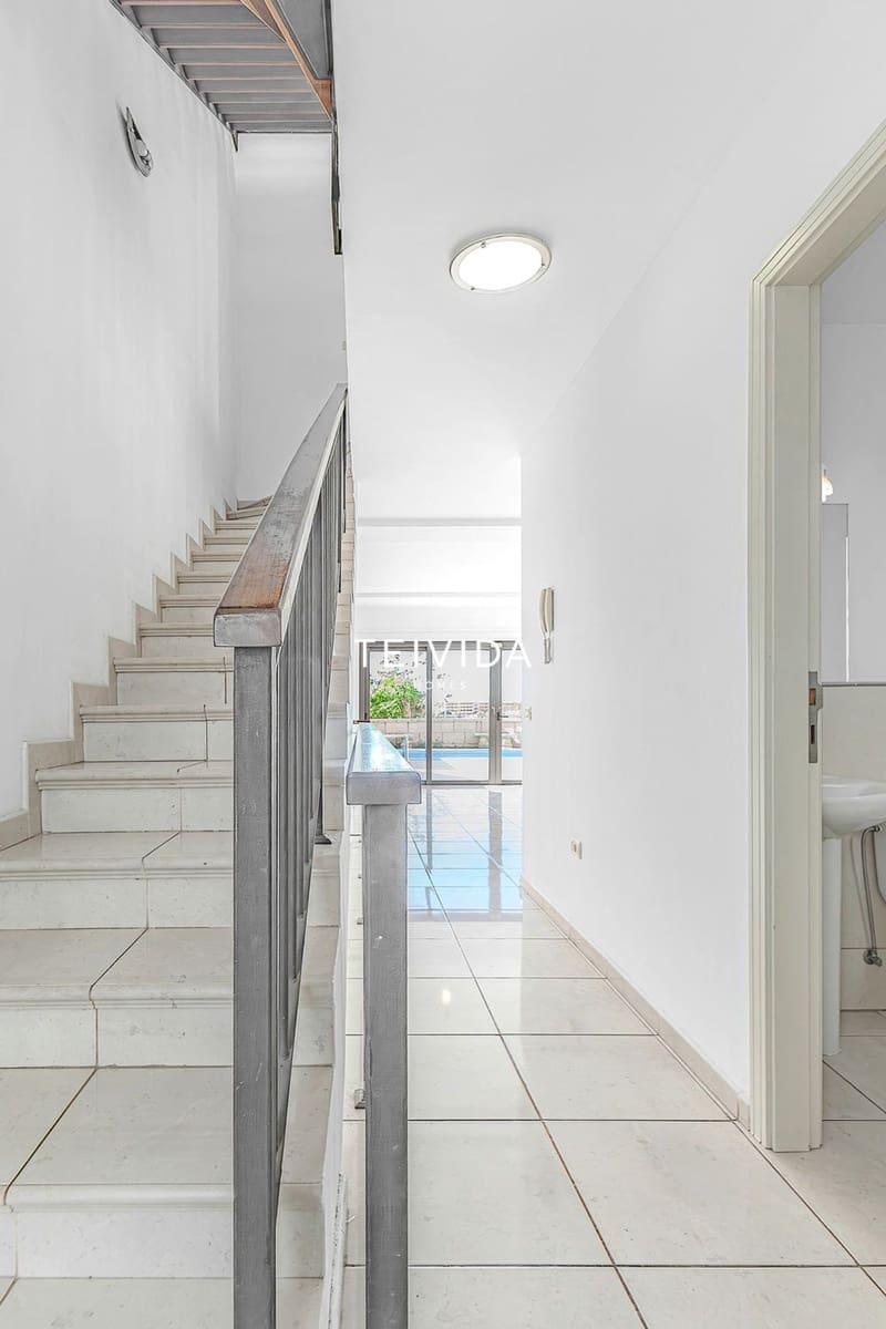 3 soverom Hus til salgs i Playa del Duque med svømmebasseng garasje - € 885 000 (Ref: 9782418)