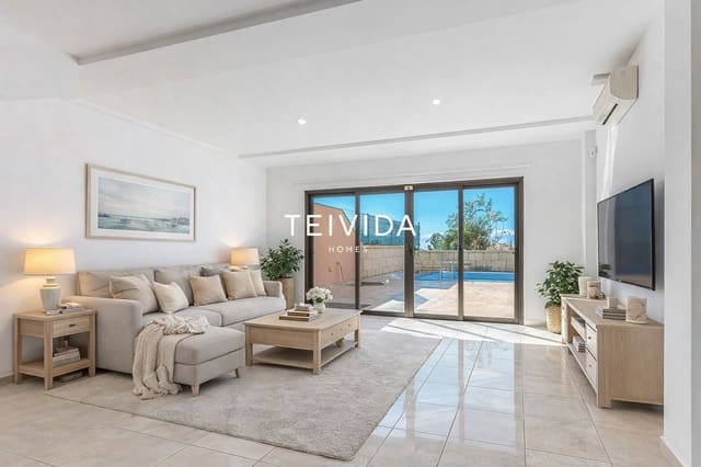 3 soverom Hus til salgs i Playa del Duque, Adeje med svømmebasseng garasje - € 885 000 (Ref: 9782418)