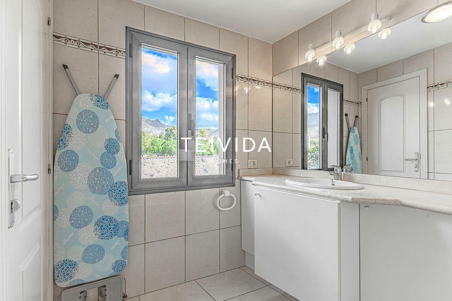 3 soverom Hus til salgs i Playa del Duque med svømmebasseng garasje - € 885 000 (Ref: 9782418)