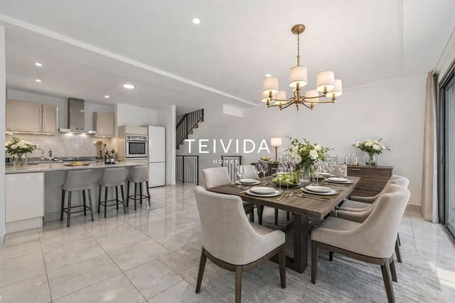 3 soverom Hus til salgs i Playa del Duque, Adeje med svømmebasseng garasje - € 885 000 (Ref: 9782418)