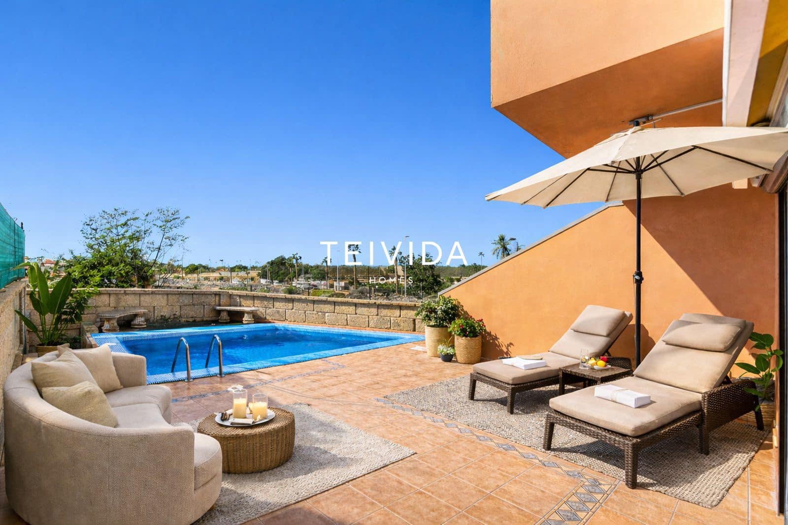 3 soverom Hus til salgs i Playa del Duque med svømmebasseng garasje - € 885 000 (Ref: 9782418)