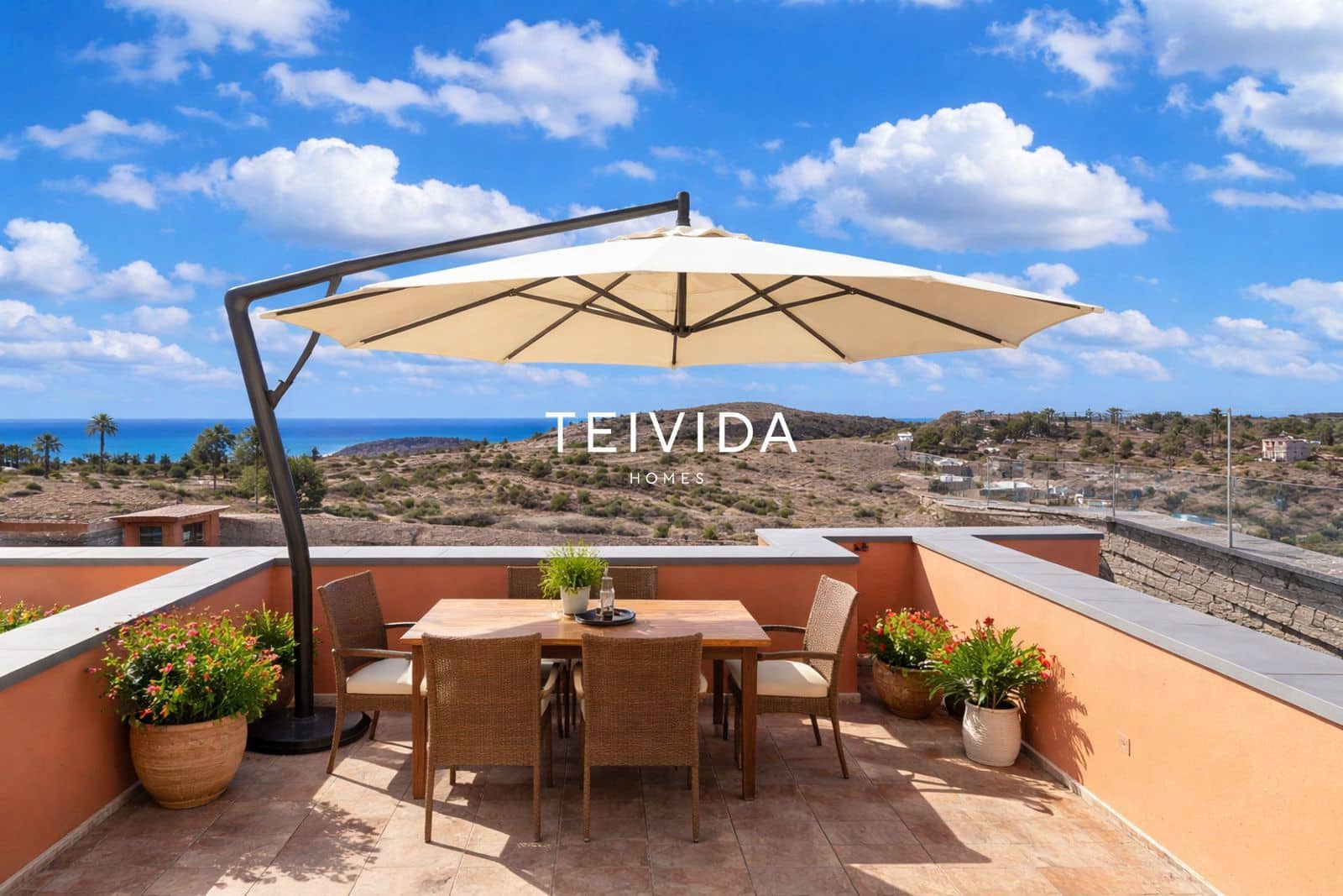 3 soverom Hus til salgs i Playa del Duque med svømmebasseng garasje - € 885 000 (Ref: 9782418)