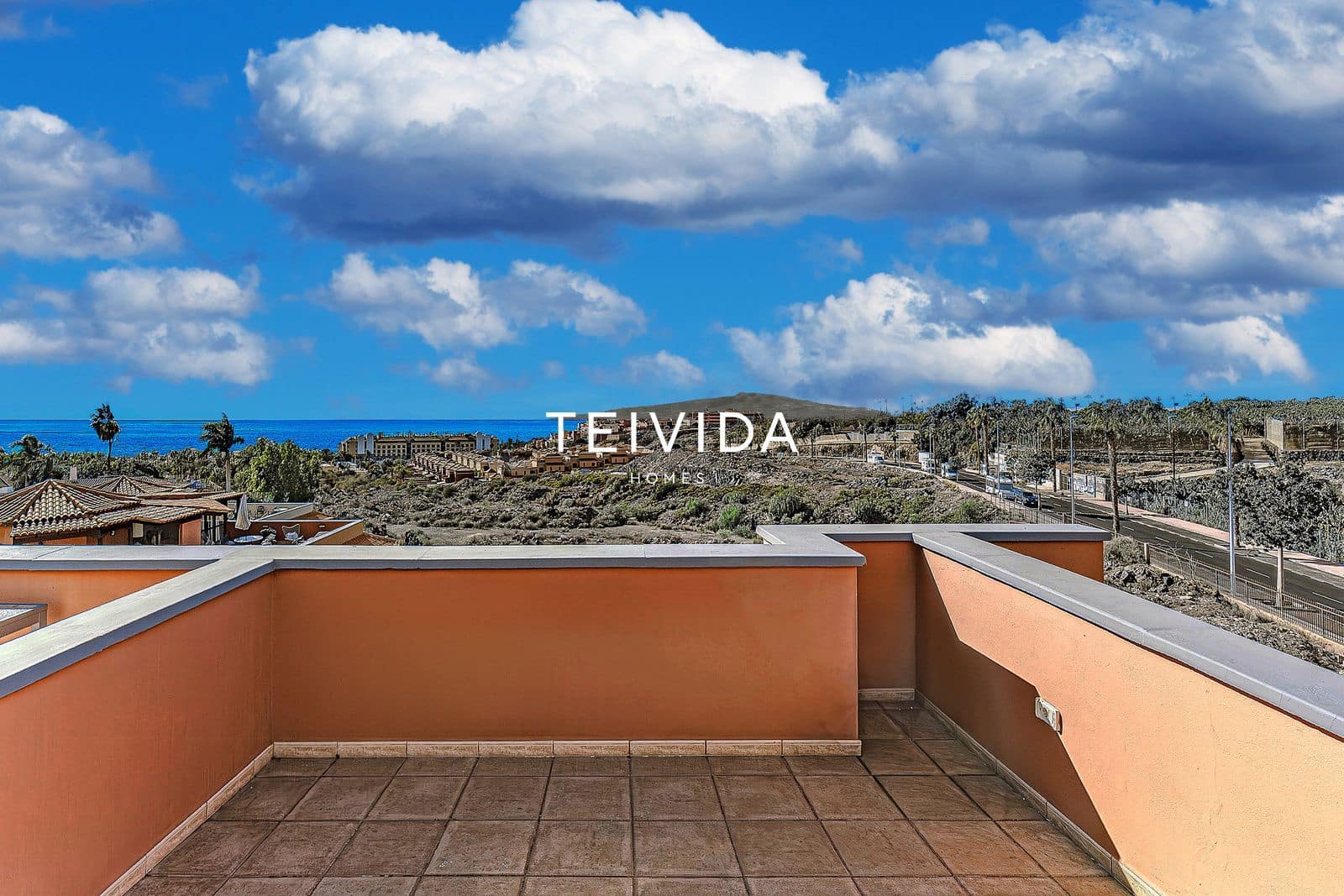 3 soverom Hus til salgs i Playa del Duque med svømmebasseng garasje - € 885 000 (Ref: 9782418)