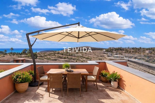 3 soverom Hus til salgs i Playa del Duque, Adeje med svømmebasseng garasje - € 885 000 (Ref: 9782418)