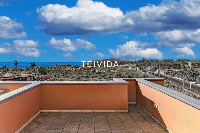 3 soverom Hus til salgs i Playa del Duque, Adeje med svømmebasseng garasje - € 885 000 (Ref: 9782418)