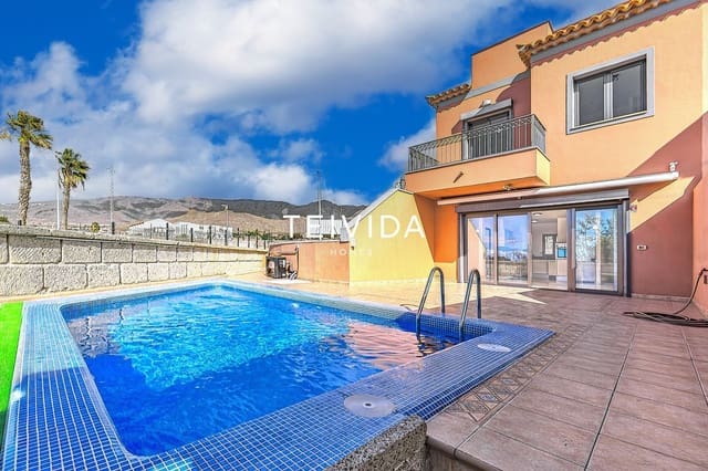 3 soverom Hus til salgs i Playa del Duque, Adeje med svømmebasseng garasje - € 885 000 (Ref: 9782418)