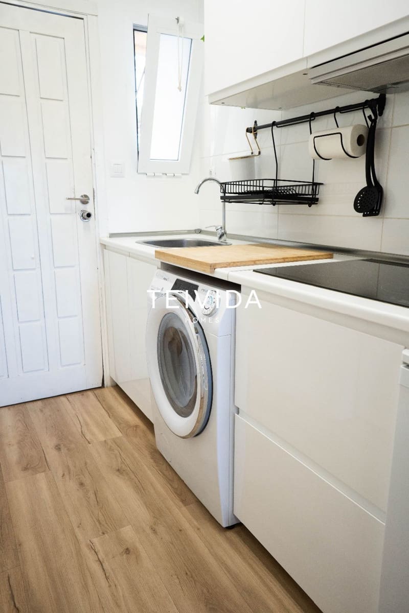 Leilighet til salgs i Los Cristianos med svømmebasseng garasje - € 287 000 (Ref: 9782423)