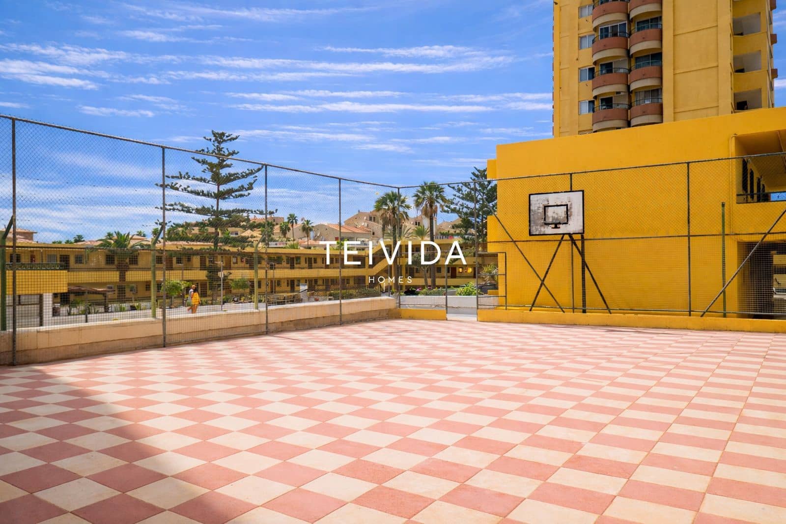 Leilighet til salgs i Los Cristianos med svømmebasseng garasje - € 287 000 (Ref: 9782423)