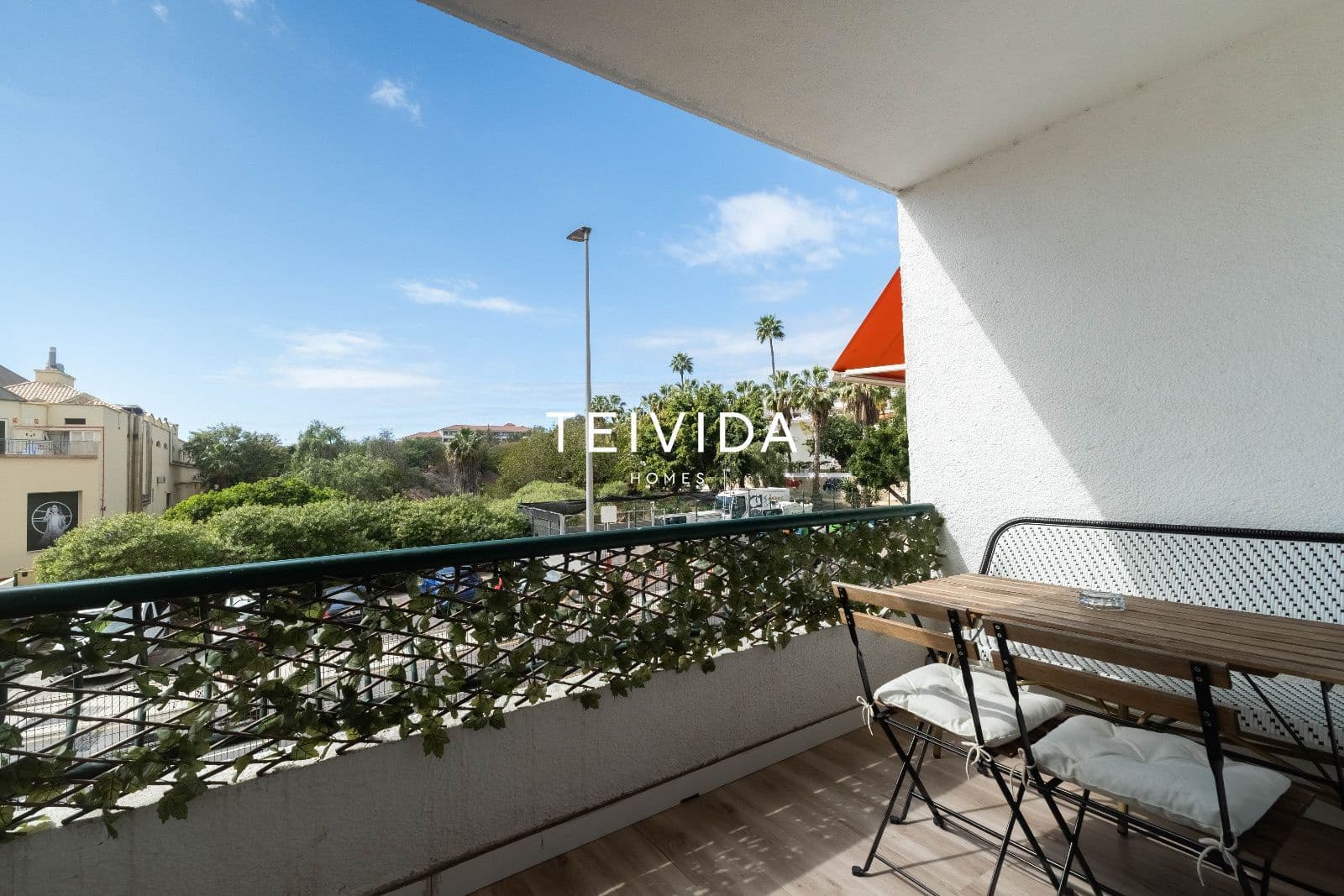 Leilighet til salgs i Los Cristianos med svømmebasseng garasje - € 287 000 (Ref: 9782423)