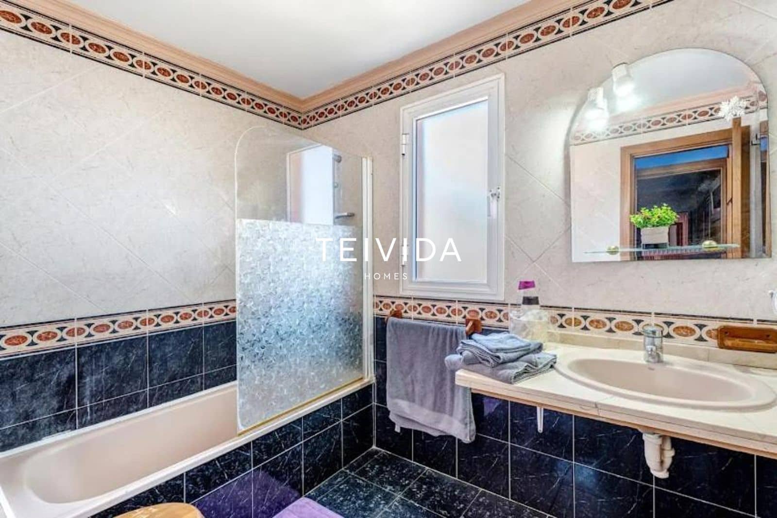 3 soverom Leilighet til leie i Radazul - € 2 500 (Ref: 9782431)