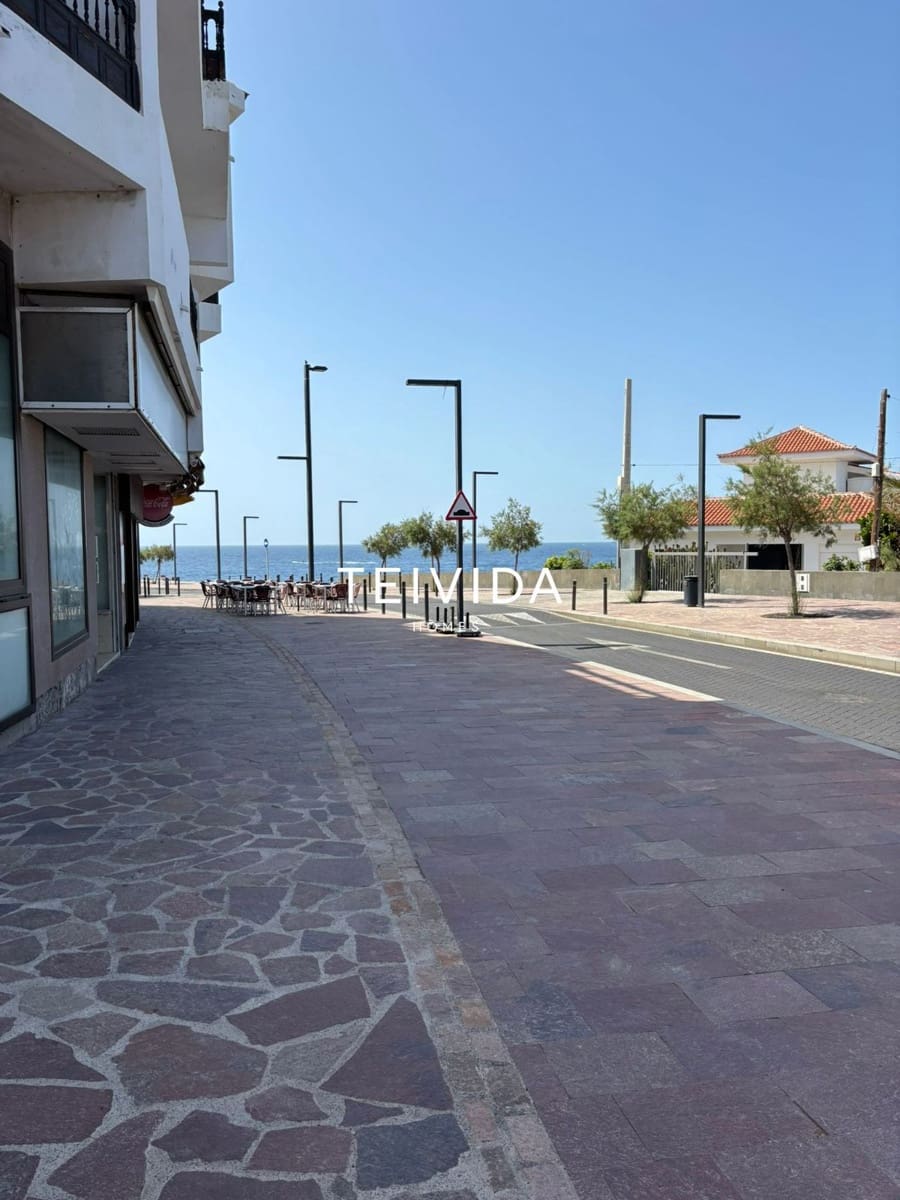 2 bedroom Townhouse for sale in Playa San Juan with pool garage - € 300,000 (Ref: 9782516)