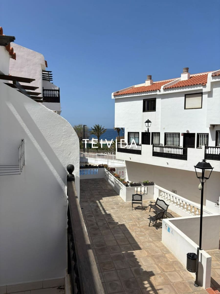 2 bedroom Townhouse for sale in Playa San Juan with pool garage - € 300,000 (Ref: 9782516)