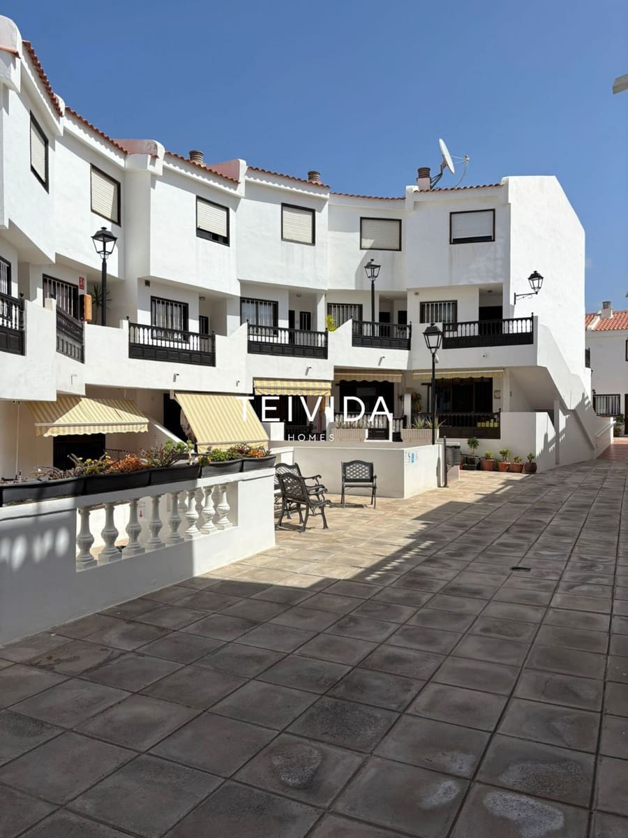 2 bedroom Townhouse for sale in Playa San Juan with pool garage - € 300,000 (Ref: 9782516)