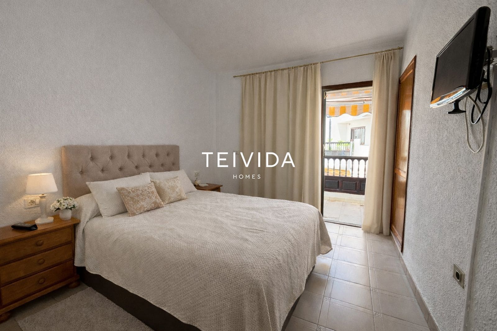 2 bedroom Townhouse for sale in Playa San Juan with pool garage - € 300,000 (Ref: 9782516)