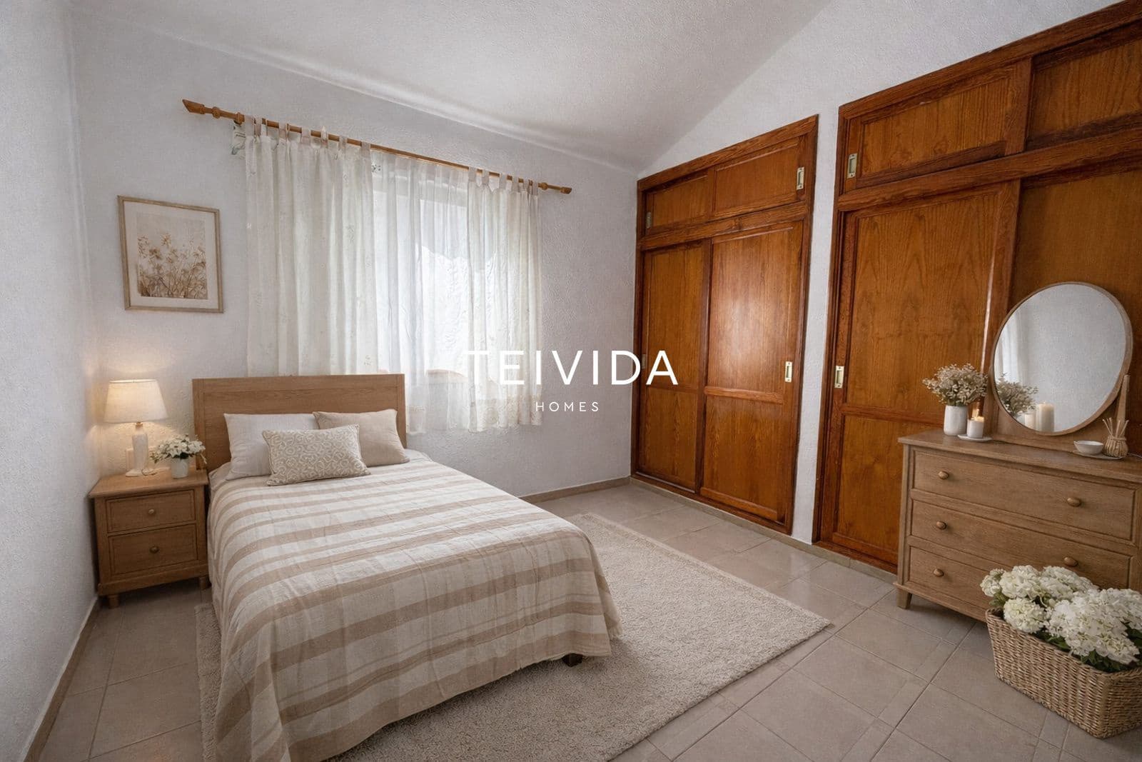 2 bedroom Townhouse for sale in Playa San Juan with pool garage - € 300,000 (Ref: 9782516)