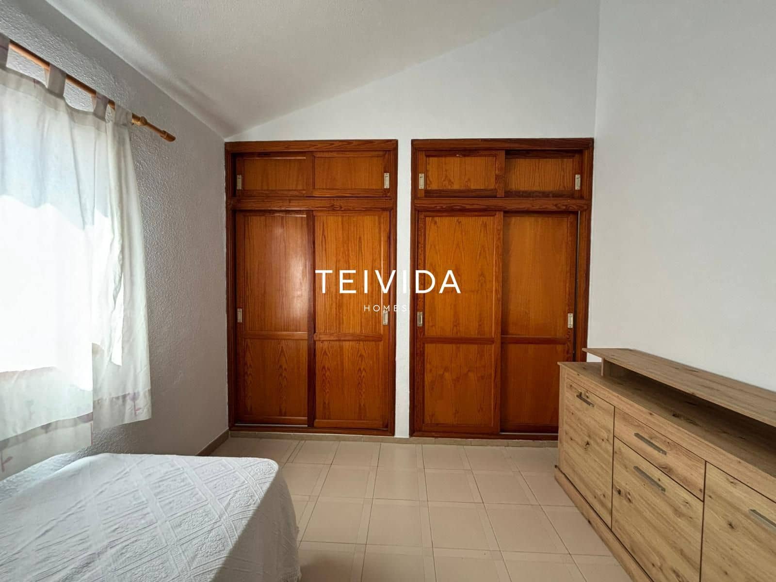 2 bedroom Townhouse for sale in Playa San Juan with pool garage - € 300,000 (Ref: 9782516)