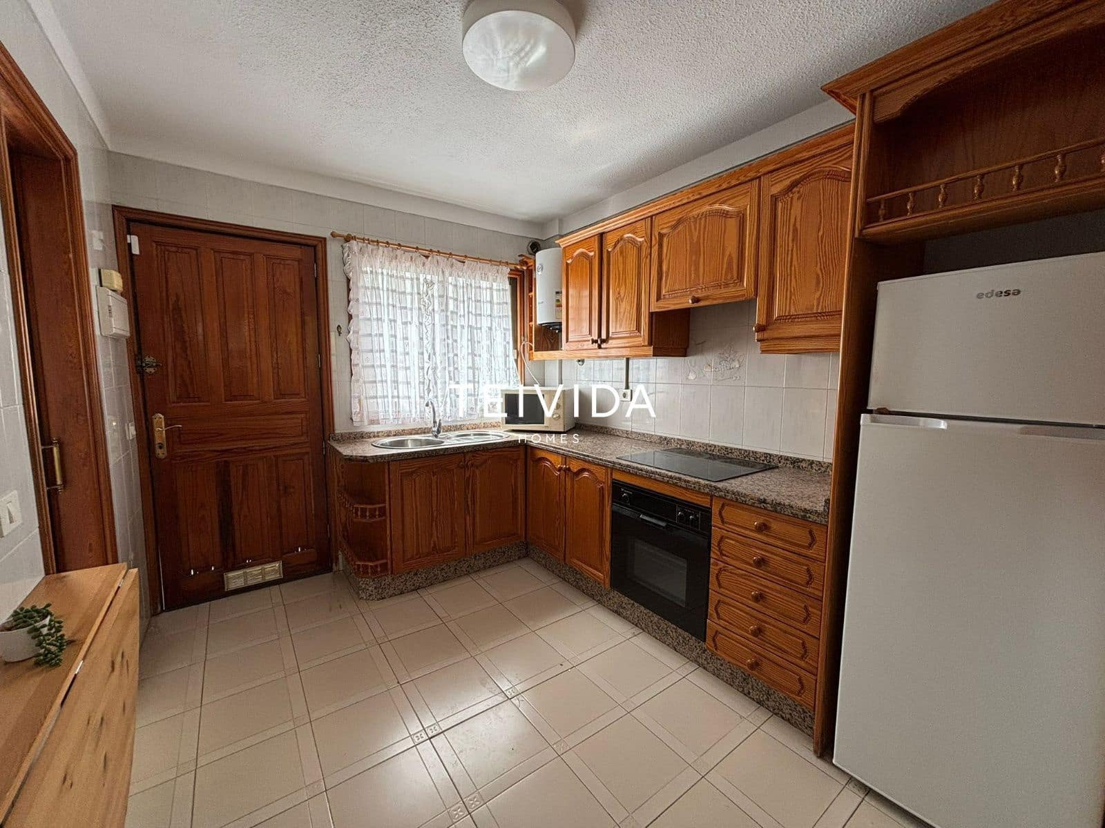 2 bedroom Townhouse for sale in Playa San Juan with pool garage - € 300,000 (Ref: 9782516)