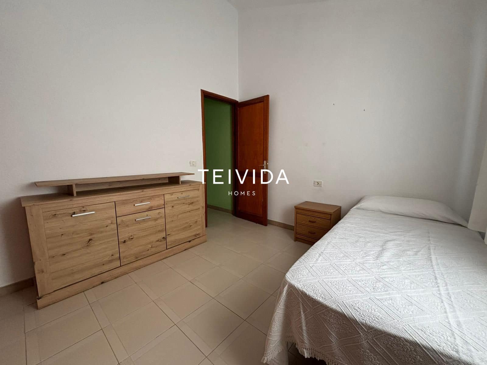 2 bedroom Townhouse for sale in Playa San Juan with pool garage - € 300,000 (Ref: 9782516)