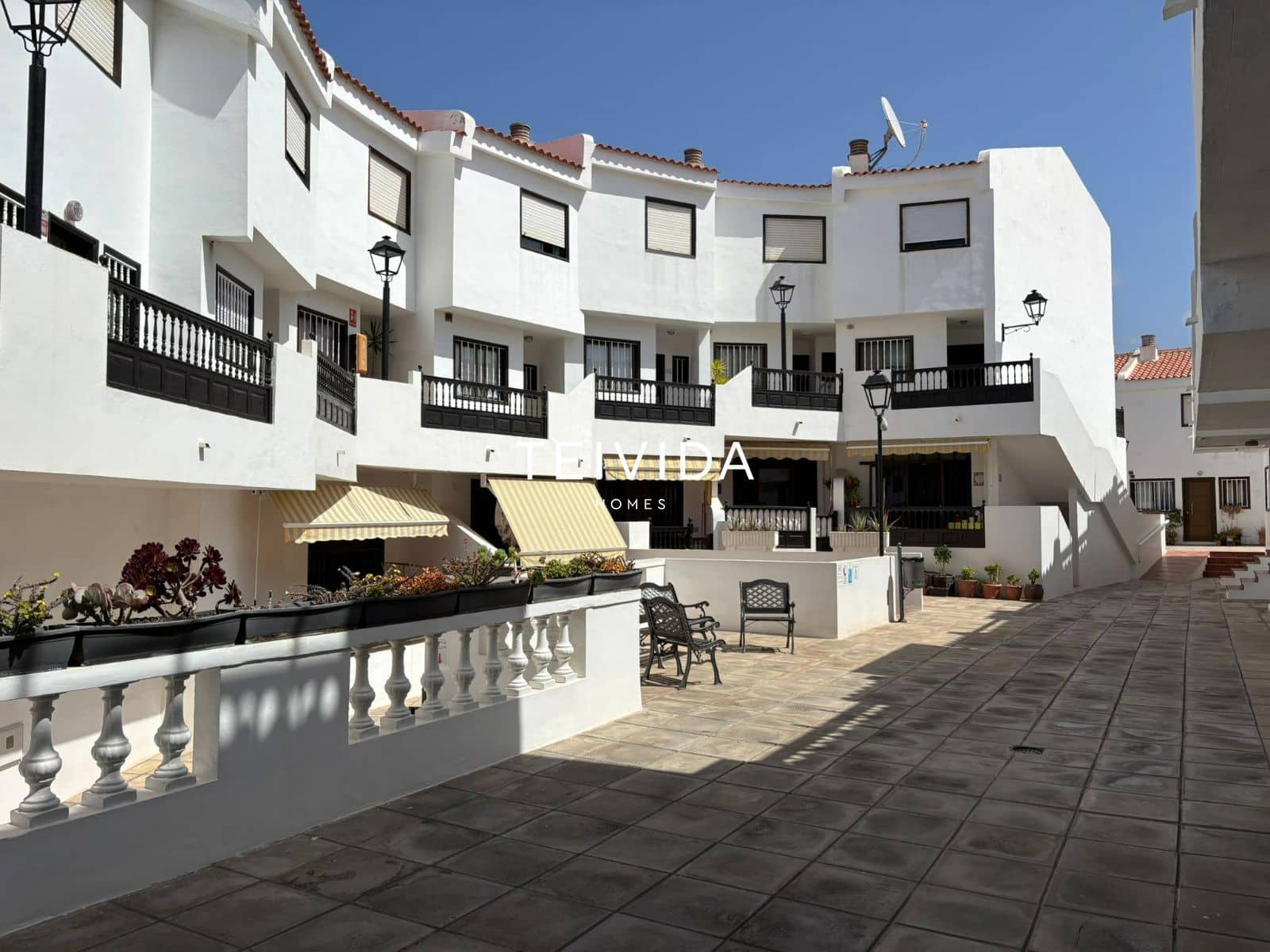 2 bedroom Townhouse for sale in Playa San Juan with pool garage - € 300,000 (Ref: 9782516)