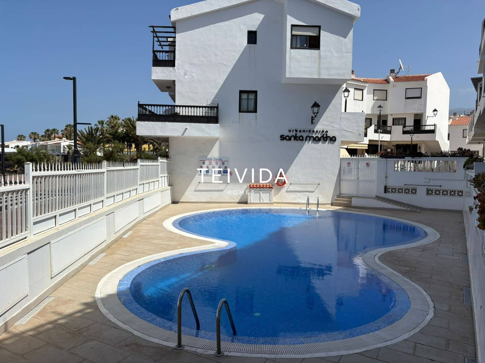 2 bedroom Townhouse for sale in Playa San Juan with pool garage - € 300,000 (Ref: 9782516)