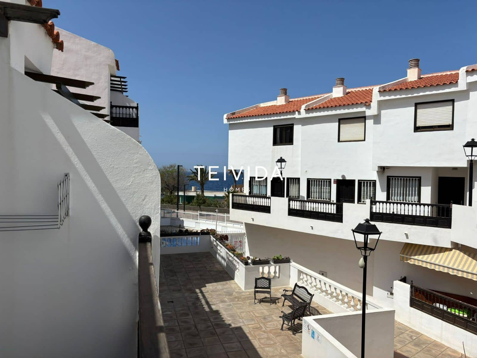2 bedroom Townhouse for sale in Playa San Juan with pool garage - € 300,000 (Ref: 9782516)