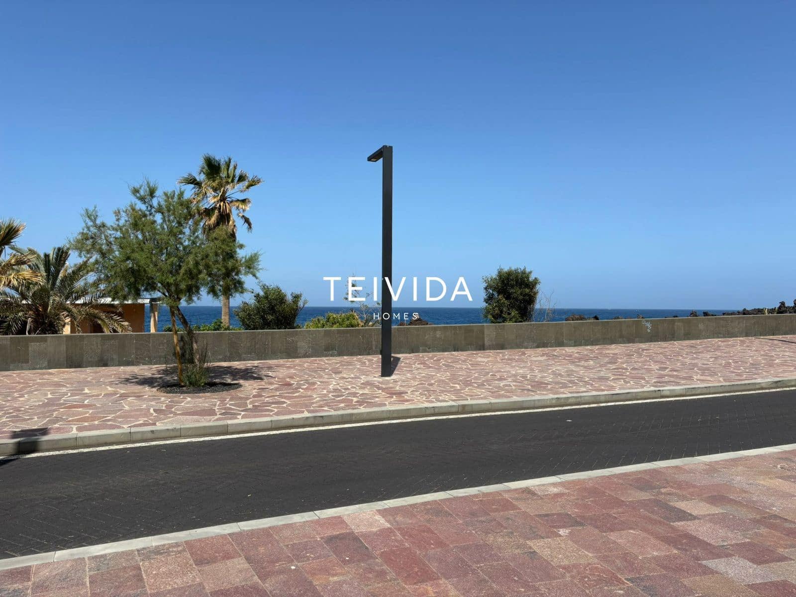 2 bedroom Townhouse for sale in Playa San Juan with pool garage - € 300,000 (Ref: 9782516)