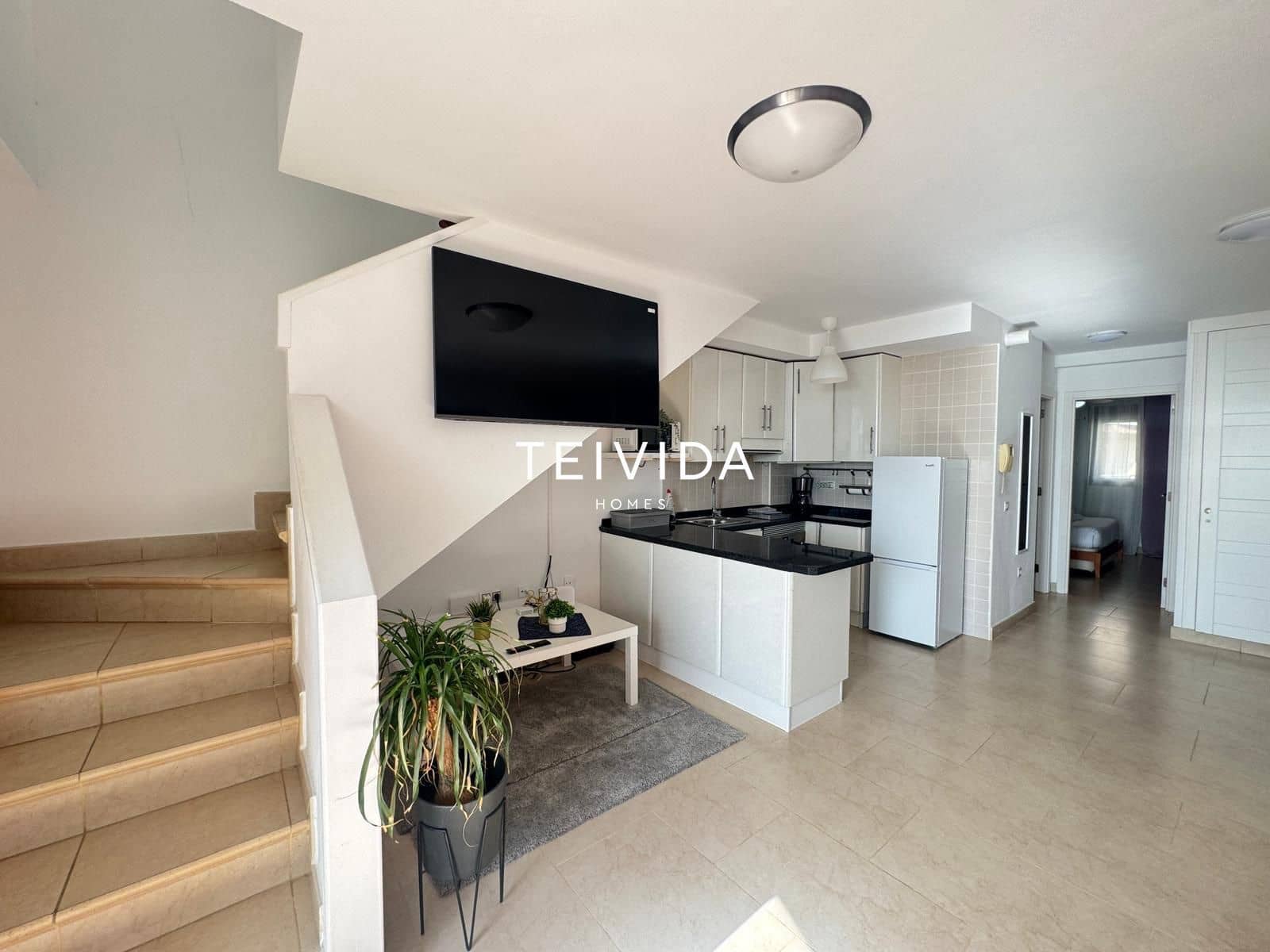 2 bedroom Penthouse for rent in Arona with pool - € 1,650 (Ref: 9782517)