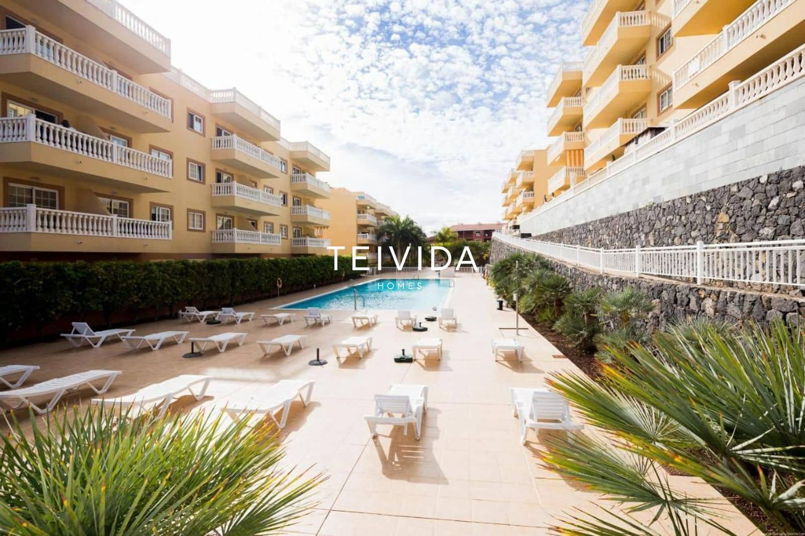 2 slaapkamer Flat te koop in Palm-Mar met zwembad garage - € 320.000 (Ref: 9782915)