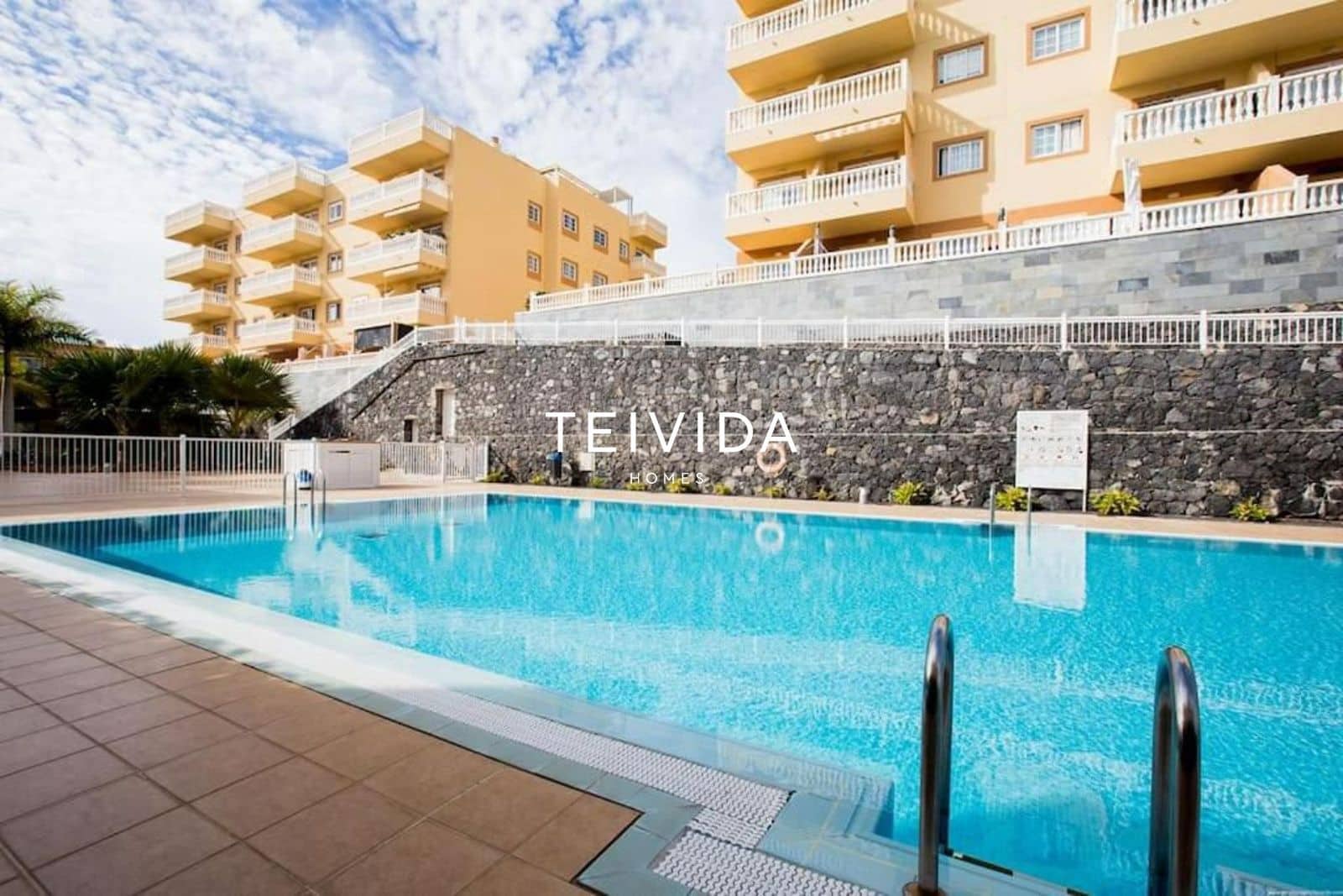 2 slaapkamer Flat te koop in Palm-Mar met zwembad garage - € 320.000 (Ref: 9782915)