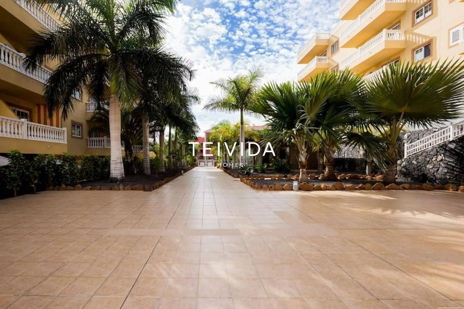 2 slaapkamer Flat te koop in Palm-Mar met zwembad garage - € 320.000 (Ref: 9782915)