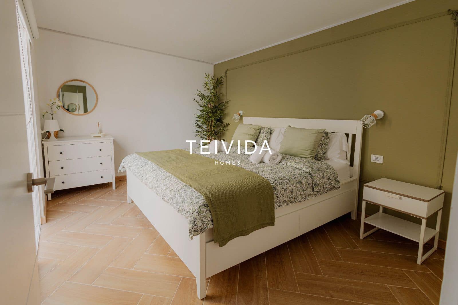 8 sovrum Restaurang/Bar till salu i Guia de Isora med garage - 650 000 € (Ref: 9800041)