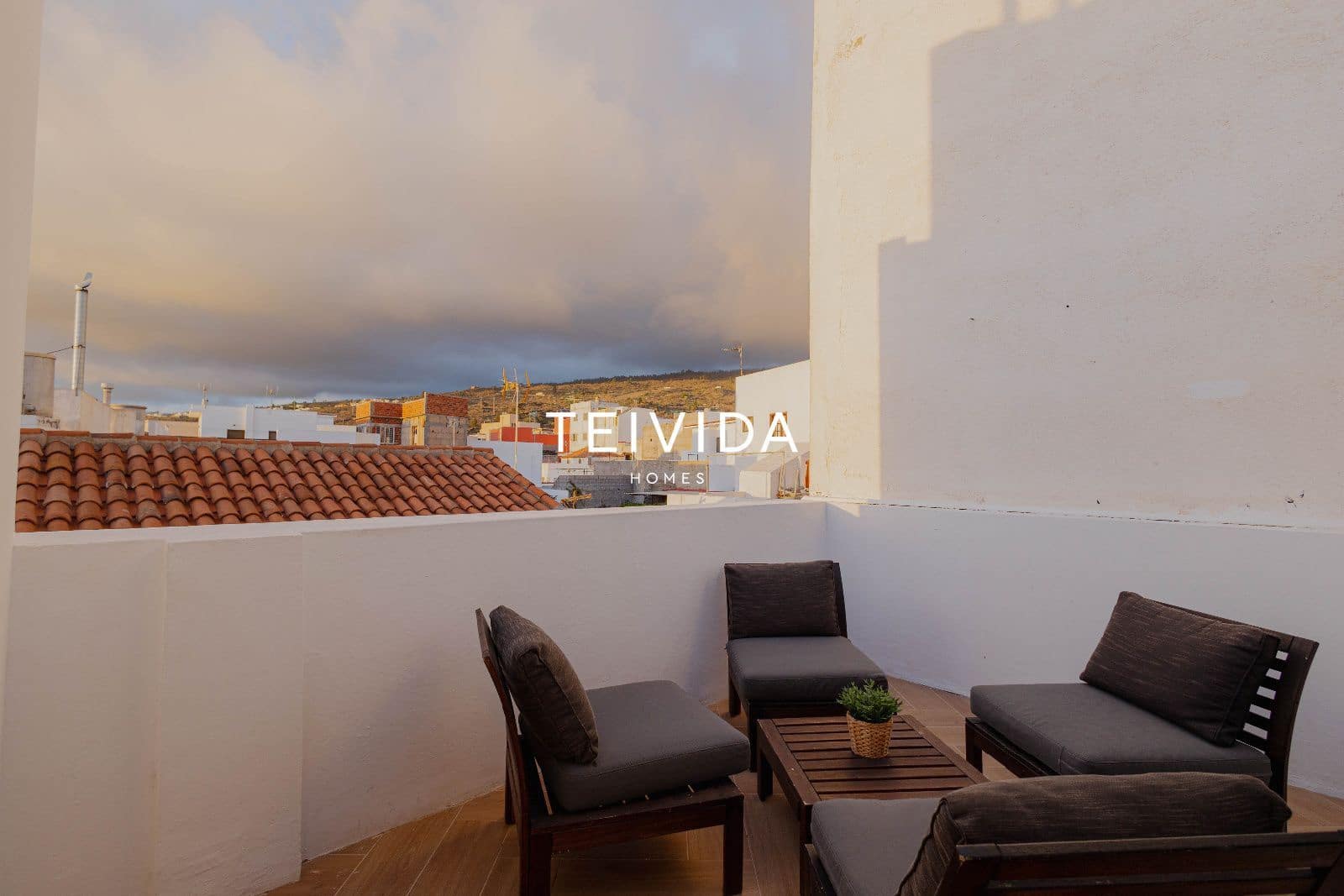 8 sovrum Restaurang/Bar till salu i Guia de Isora med garage - 650 000 € (Ref: 9800041)