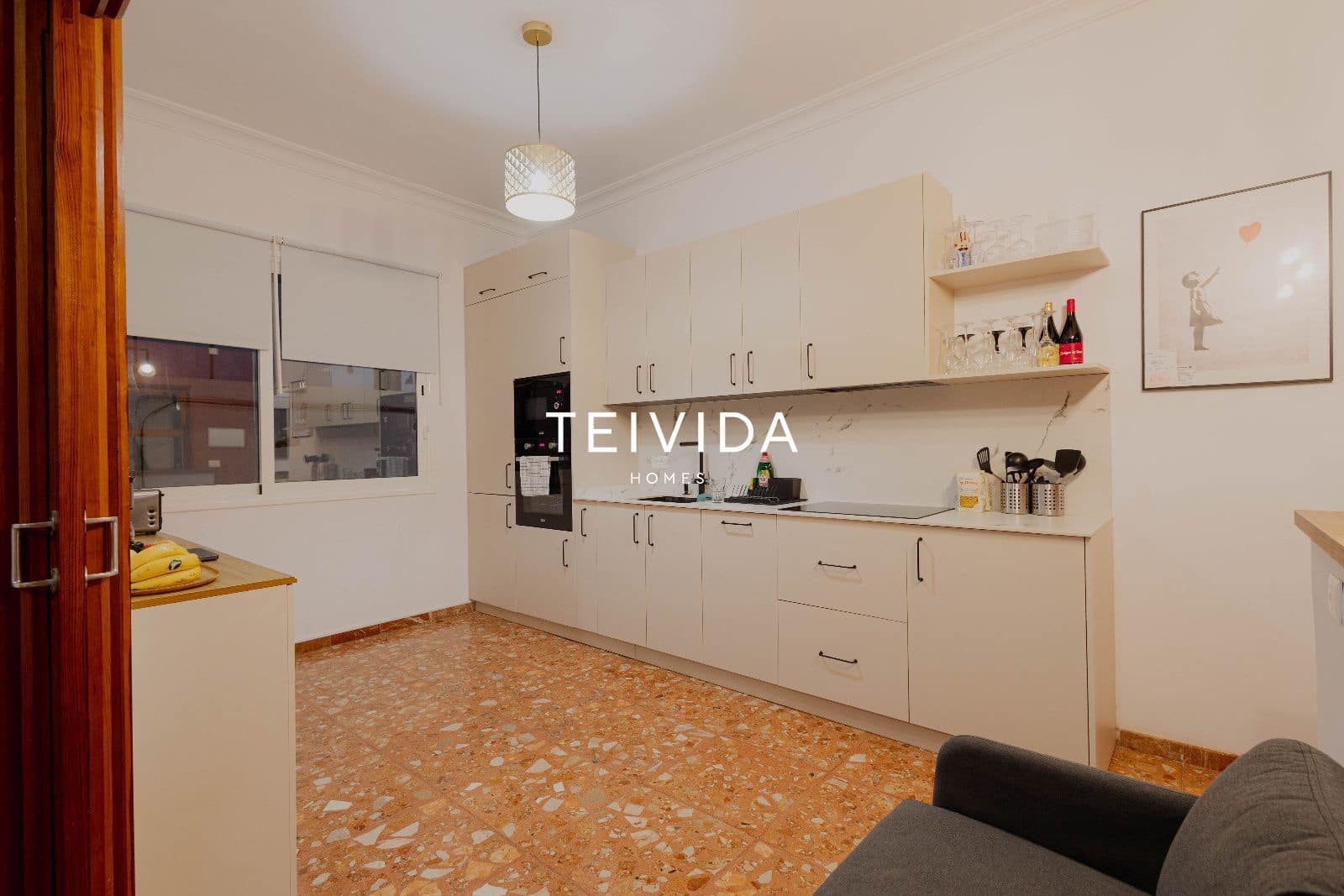 8 sovrum Restaurang/Bar till salu i Guia de Isora med garage - 650 000 € (Ref: 9800041)