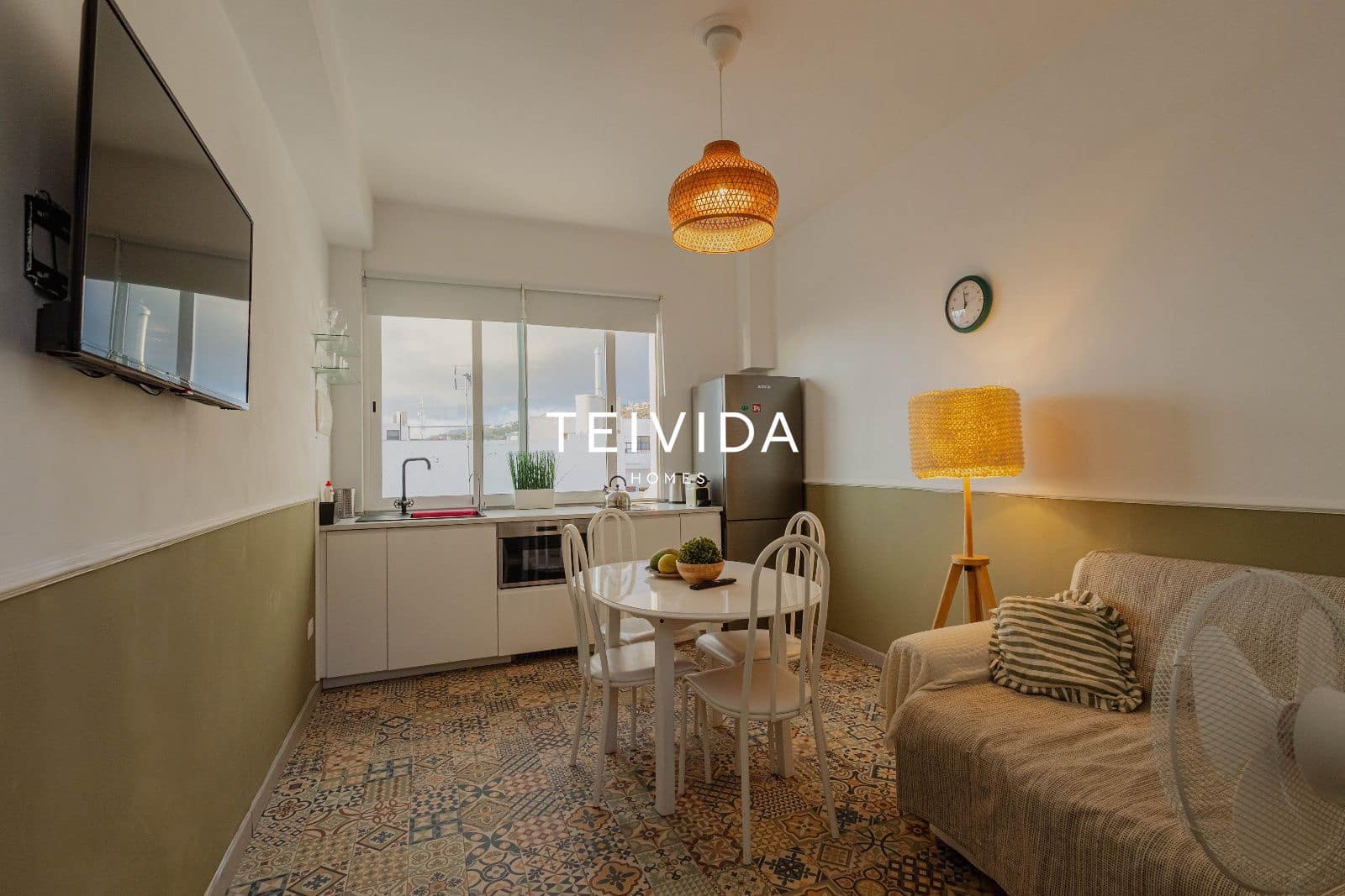 8 sovrum Restaurang/Bar till salu i Guia de Isora med garage - 650 000 € (Ref: 9800041)