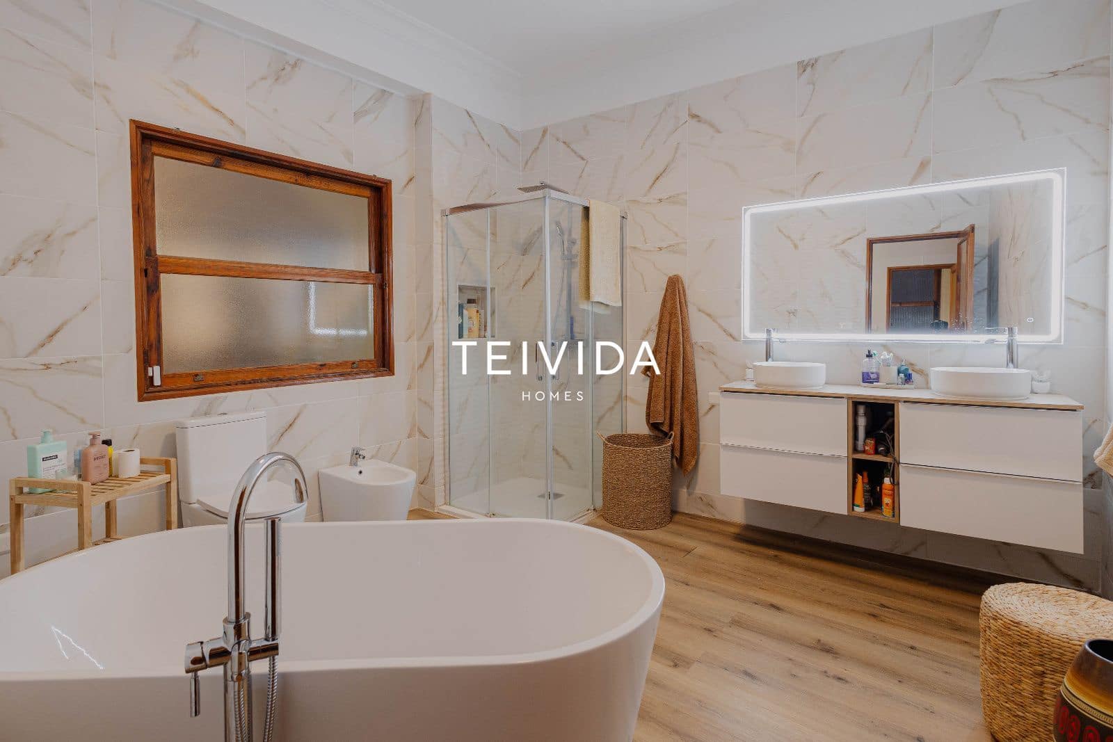 8 sovrum Restaurang/Bar till salu i Guia de Isora med garage - 650 000 € (Ref: 9800041)