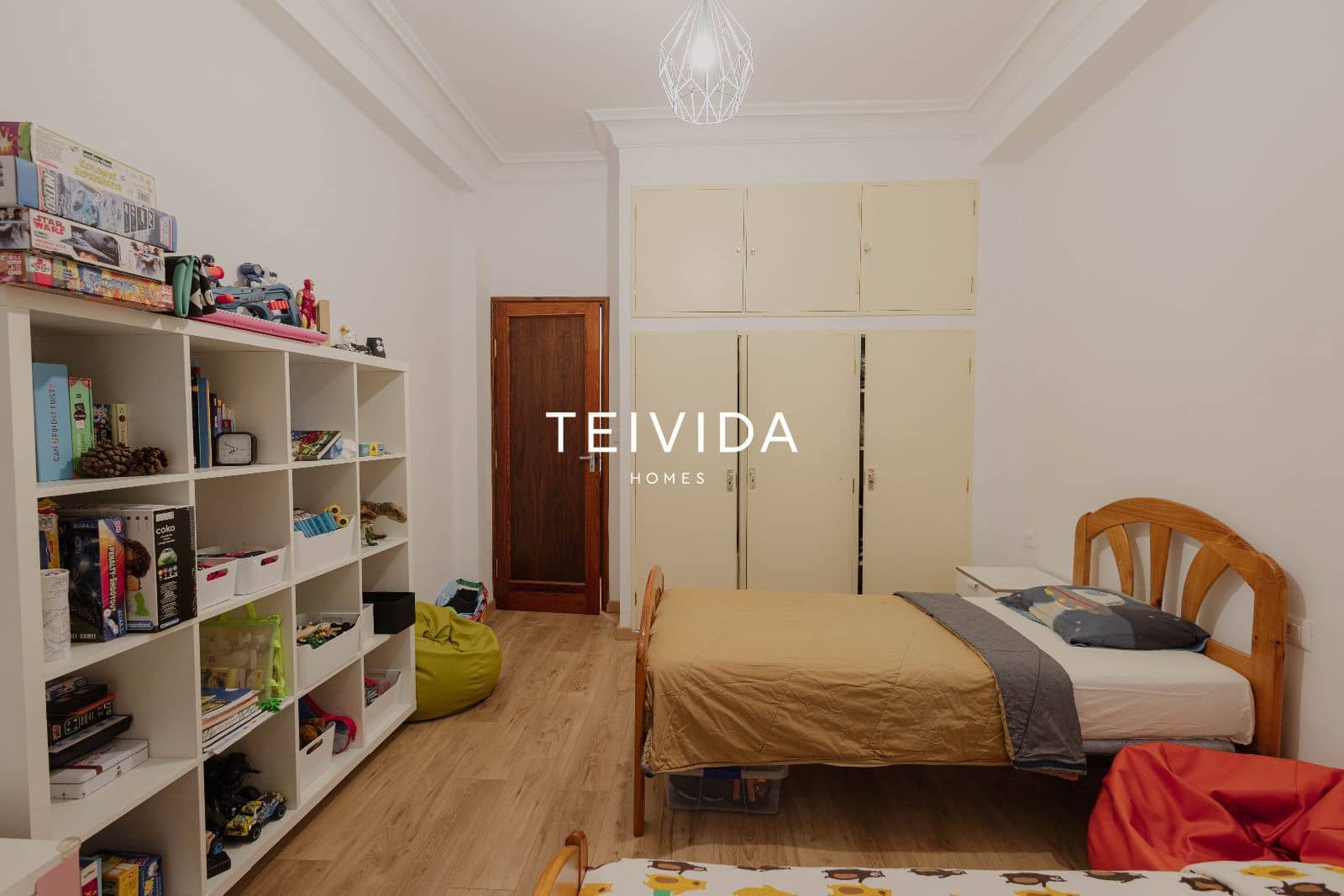 8 sovrum Restaurang/Bar till salu i Guia de Isora med garage - 650 000 € (Ref: 9800041)