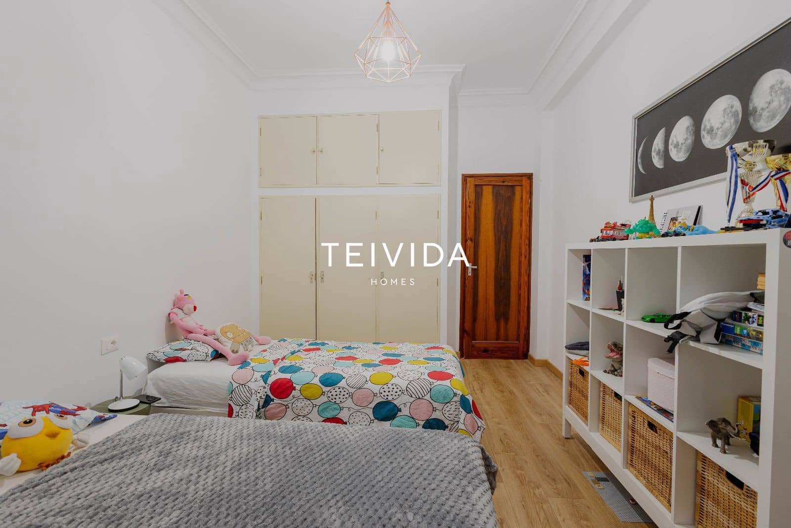 8 sovrum Restaurang/Bar till salu i Guia de Isora med garage - 650 000 € (Ref: 9800041)