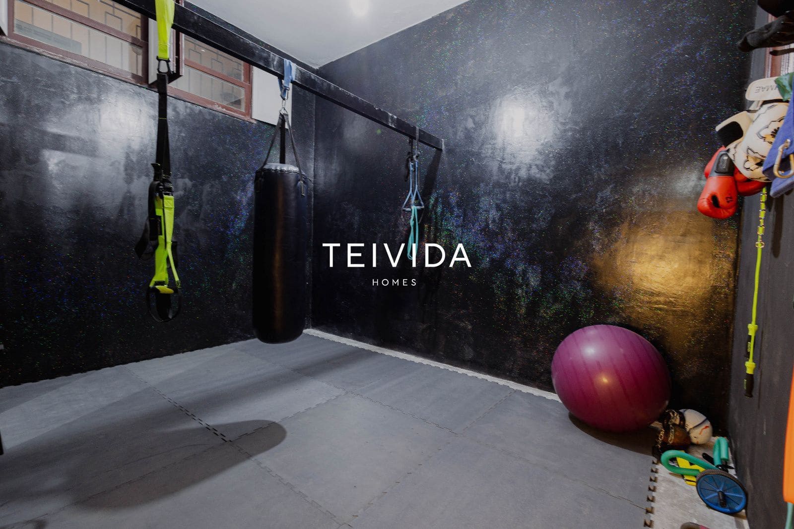 8 sovrum Restaurang/Bar till salu i Guia de Isora med garage - 650 000 € (Ref: 9800041)