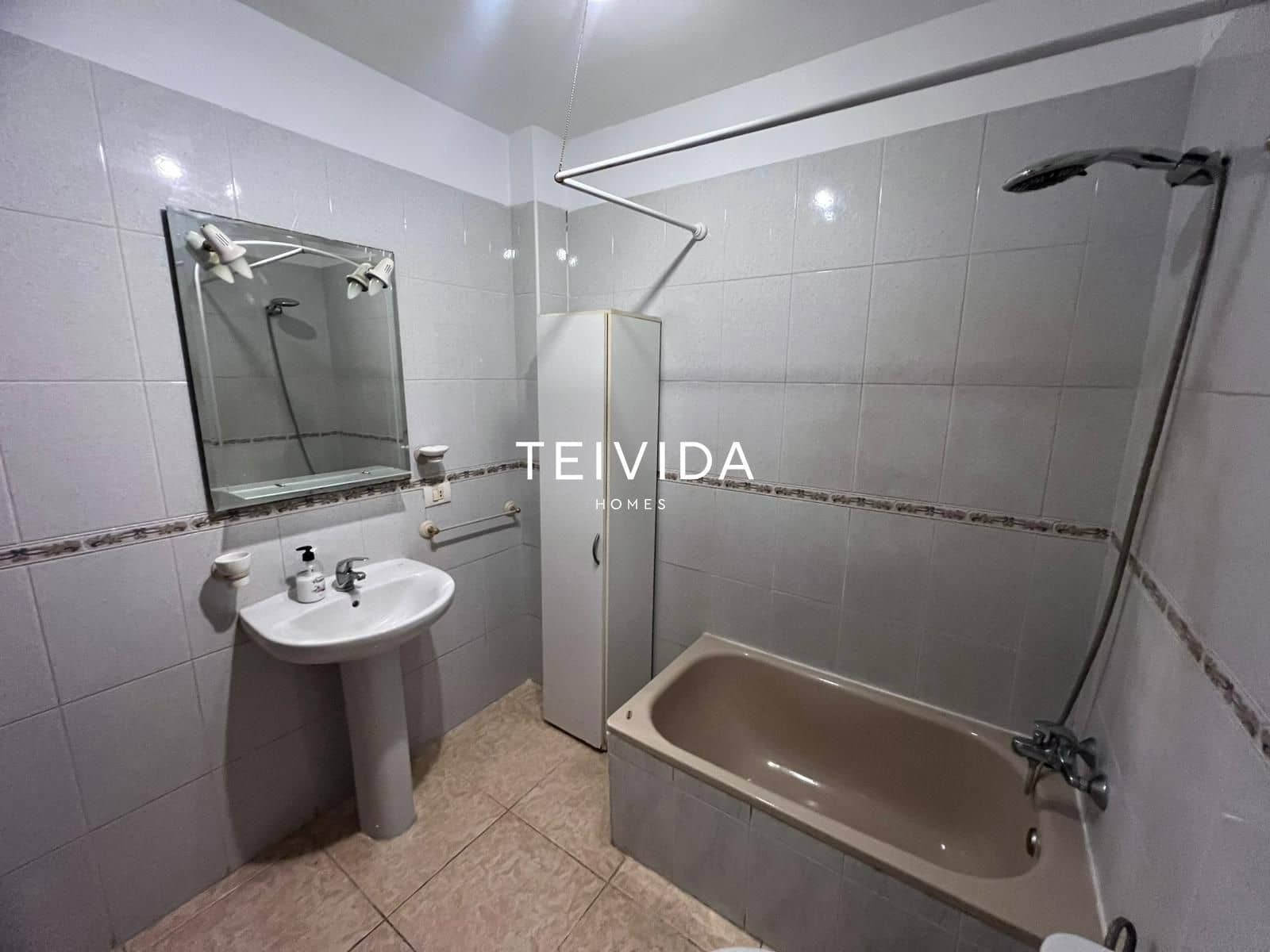 2 sypialnia Mieszkanie na sprzedaż w Las Galletas z garażem - 210 000 € (Ref: 9800042)